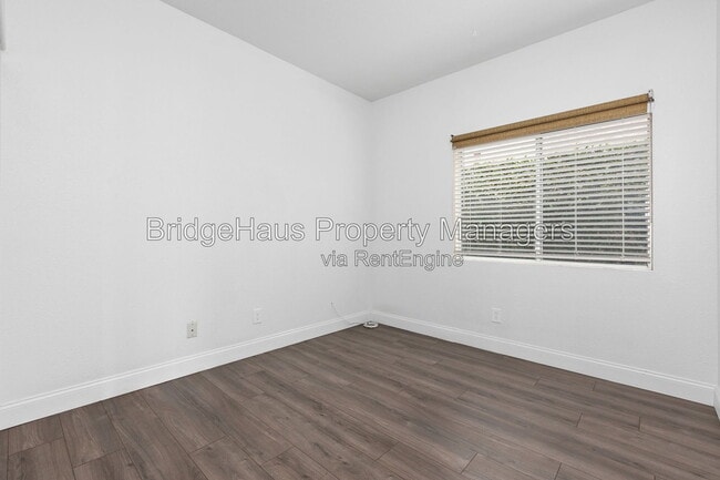 Building Photo - 953 Gallery Dr