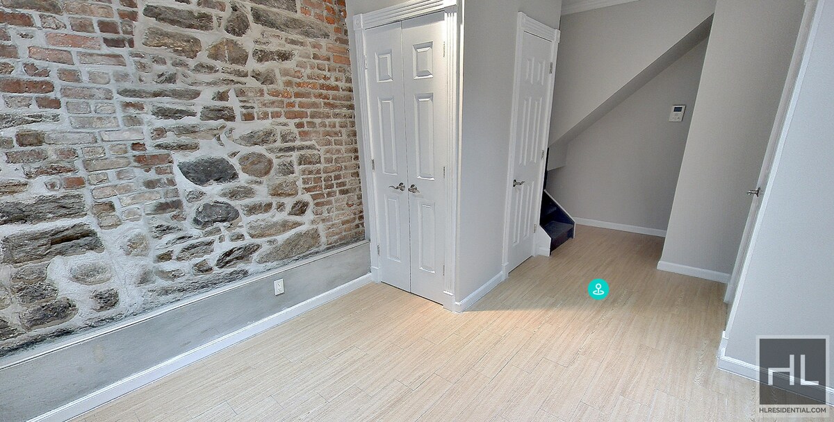 Building Photo - E 1ST ST.