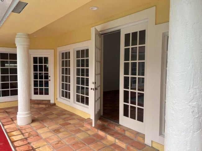 Building Photo - 8805 SE Riverfront Terrace