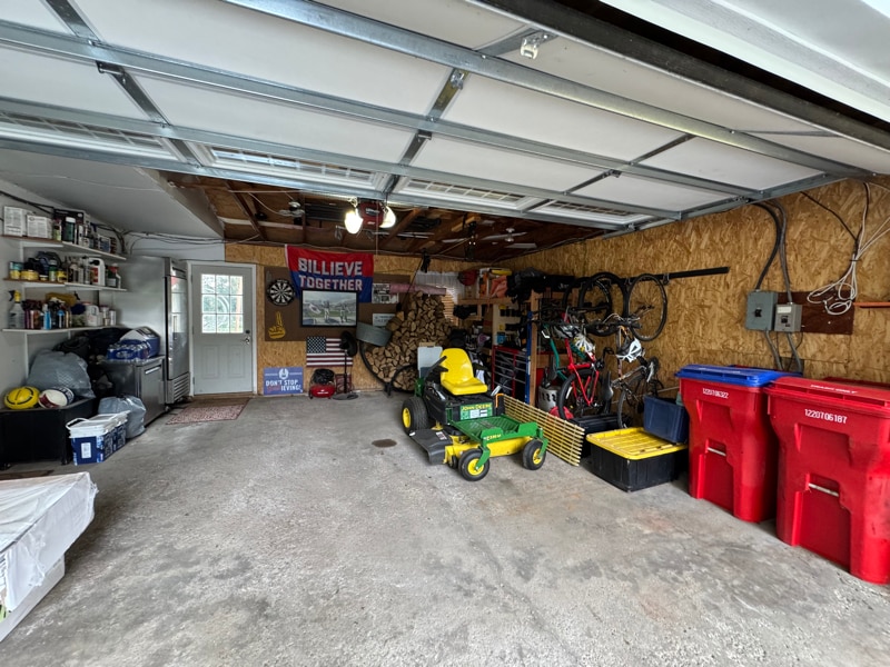 Building Photo - 6051 Holly Ln