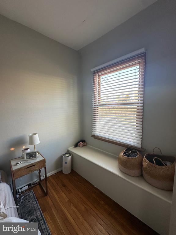 Building Photo - 275 Rochelle Ave