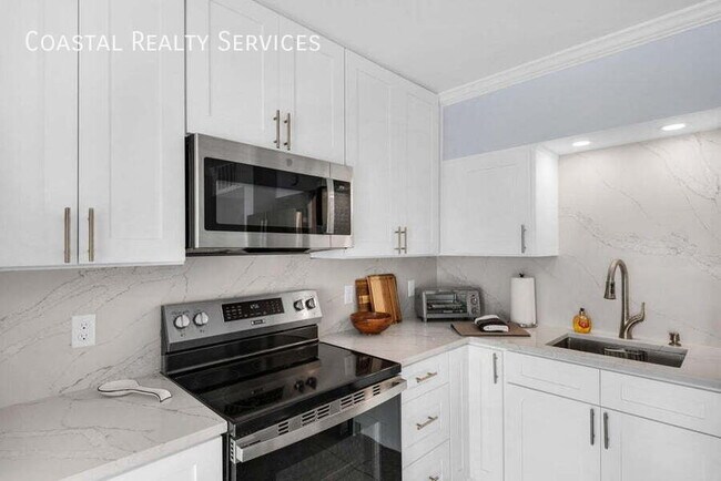 Building Photo - 210 Pelham Rd