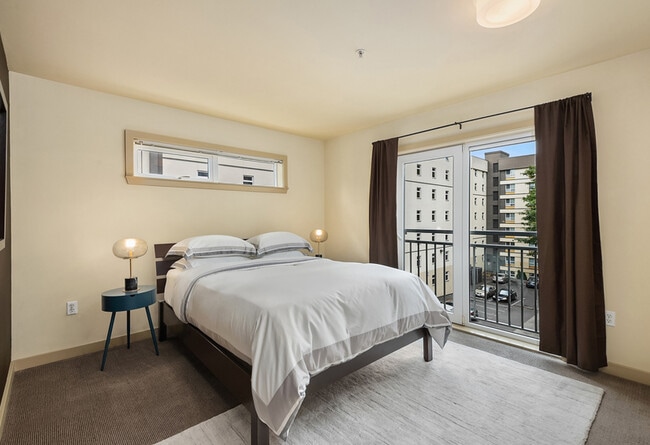 Building Photo - 103 Bellevue Ave E