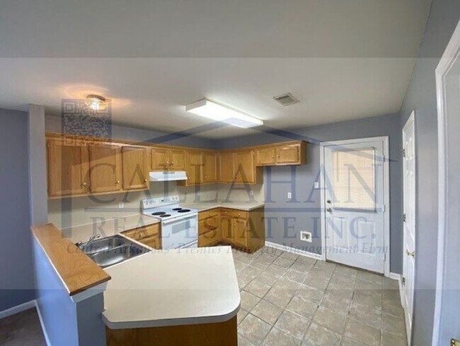 Building Photo - Sherwood 2 Bedroom Townhome