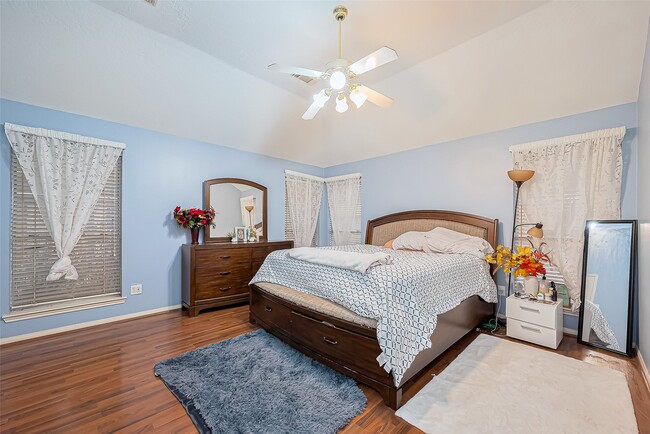 Building Photo - 10323 Emerald Pine Dr