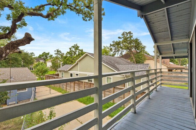 Building Photo - 950 Lamonte Ln
