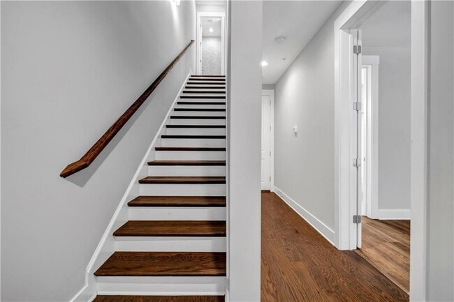Building Photo - 267 Castleberry Station Dr SW