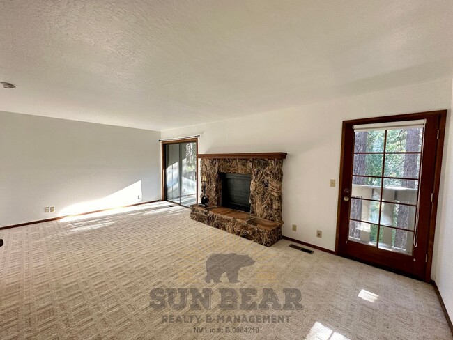 Building Photo - Cozy 2 bedroom on the creek w 1 Car Garage!