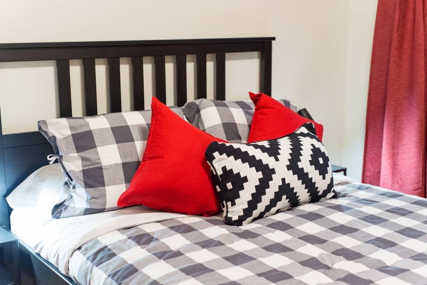 Building Photo - 1253 Beacon St