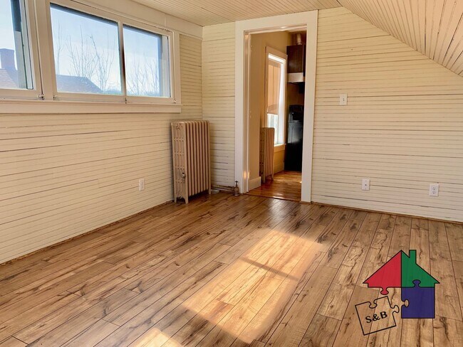 Building Photo - 123 Hill St