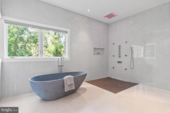 Building Photo - 6309 Bradley Blvd