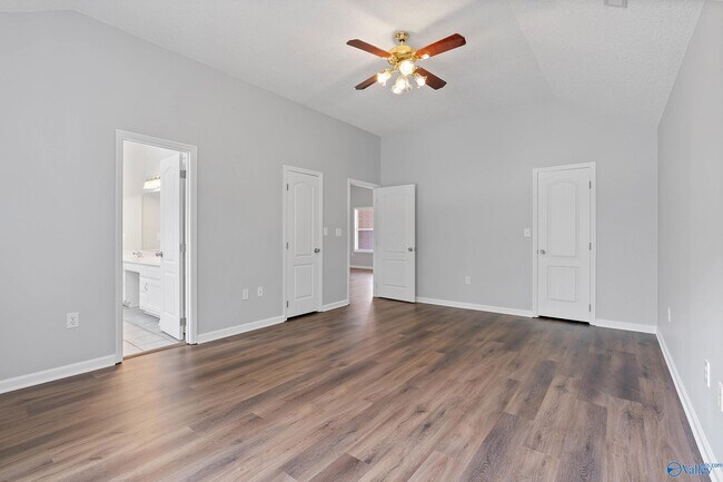 Building Photo - 469 SW Sussex Dr
