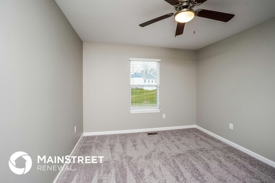 Building Photo - 2068 N Sarah Dr