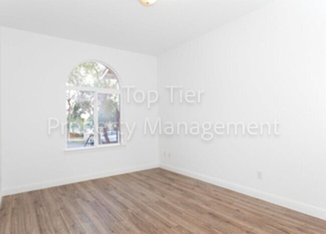 Building Photo - Spectacular 3 Bd + Den/Office, 2.5 Ba, 254...
