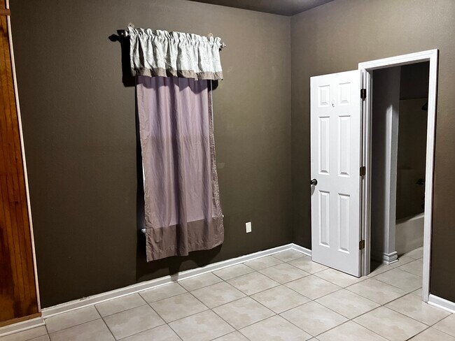 Building Photo - 164 Golden Meadow Dr