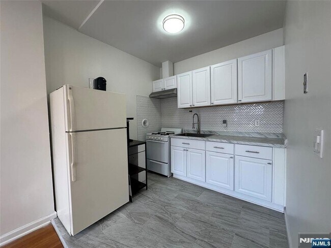 Building Photo - 502 Washington Ave