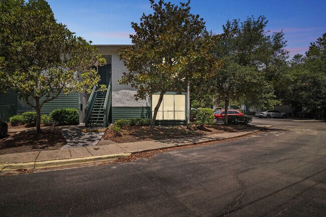 Building Photo - 3230 SW Archer Rd