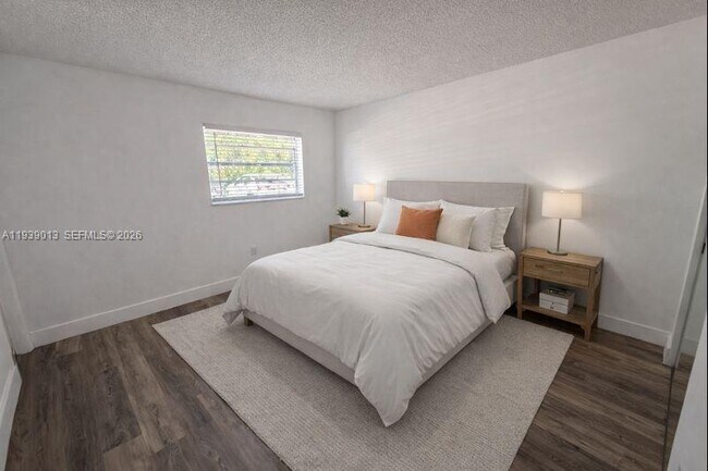 Building Photo - 415 NE 2nd St