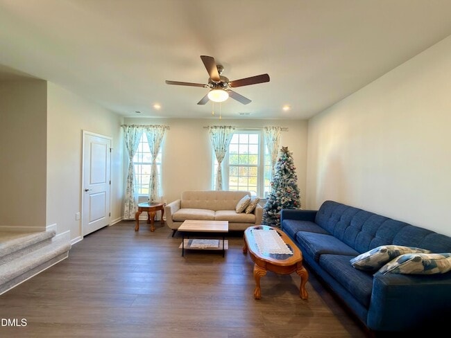 Building Photo - 1110 Romeria Dr