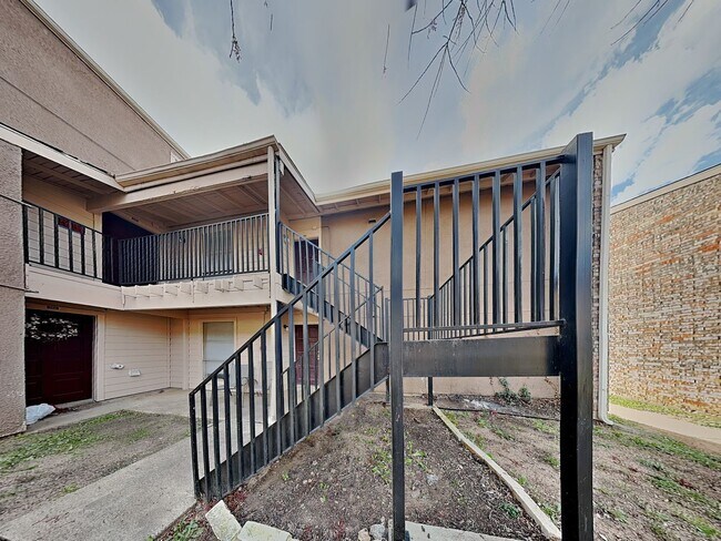 Building Photo - Adorable 2-Bedroom, 2-Bath Condo in Woodhaven – Gated Community!