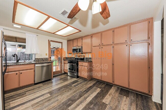 Building Photo - 12365 Marquette Ct