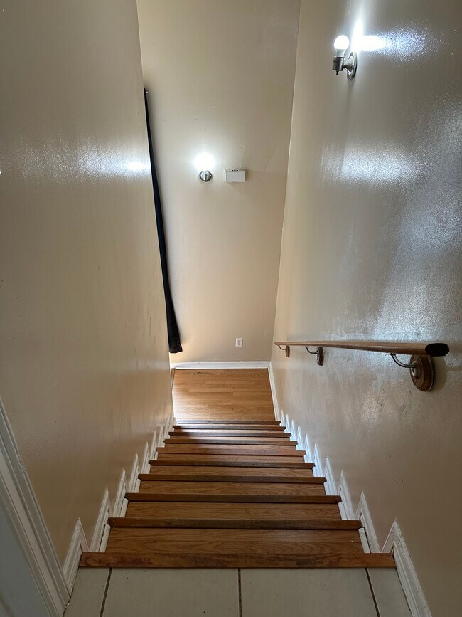 Stairs - 1020 Jesse St