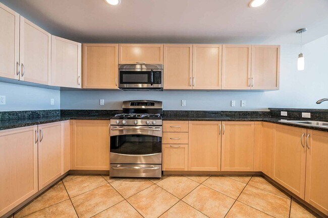 Building Photo - GORGEOUS DOWNTOWN HIGHRISE CONDO FOR LEASE!