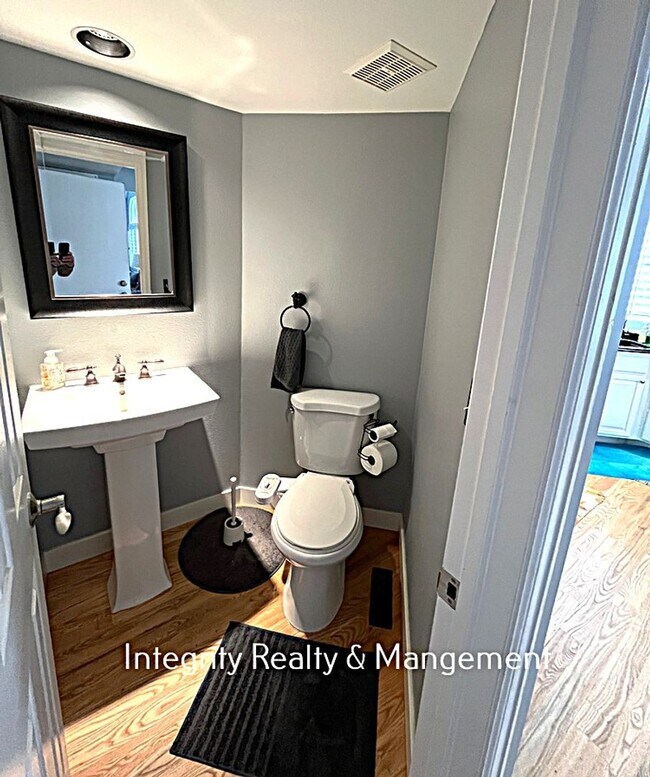Building Photo - 4 bed 4 bath 1,954 sq ft-19151 E Garden Pl. Centennial Co 80015