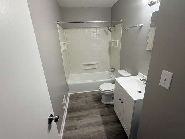 Building Photo - 796 S Ashburton Rd