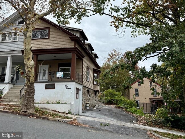 Building Photo - 415 Woodside Ave