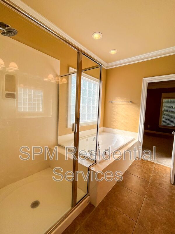Building Photo - 726 Wine Cellar Cir