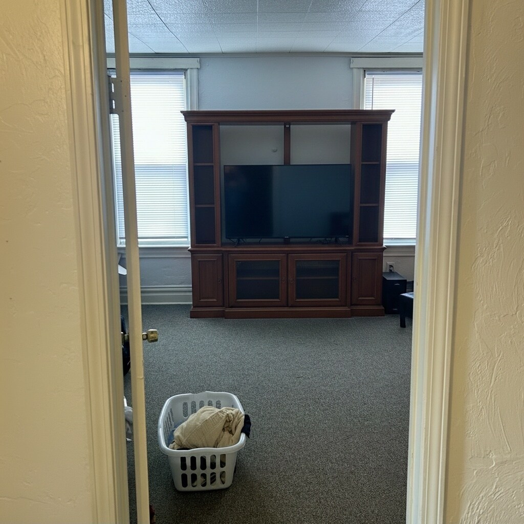 Building Photo - 626 Baldwin St