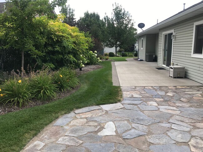 Building Photo - Lawn Care Provided - Spacious 3-Bedroom, 2-Bath Single-Level Home