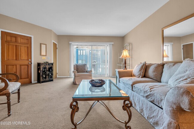 Building Photo - 4 Black Pine Ln