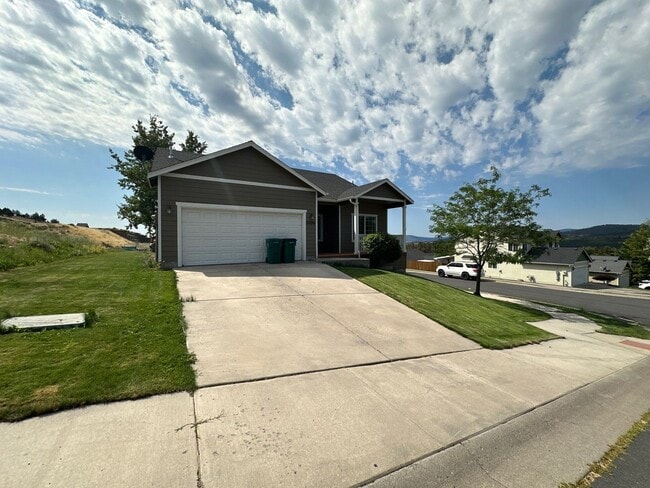 Primary Photo - 5096 Larch Ln