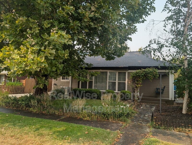 Building Photo - 501 NE Broadway St