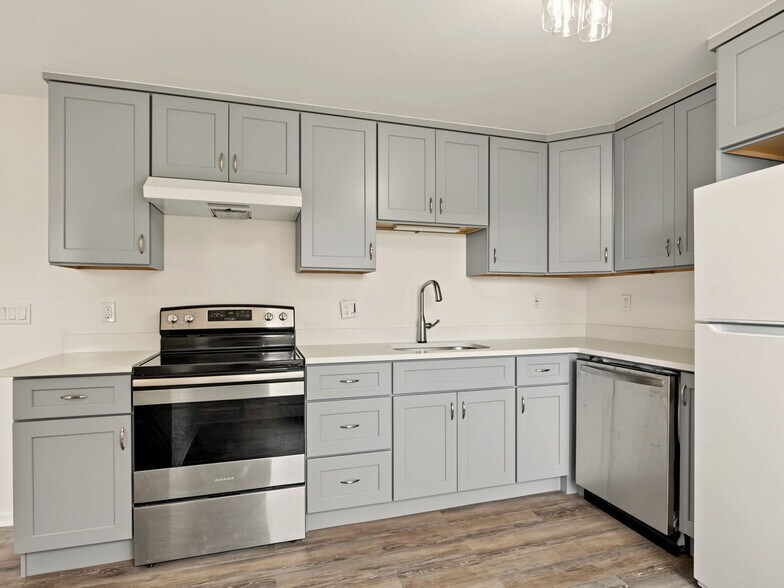 Building Photo - 108 Kenwood Ave