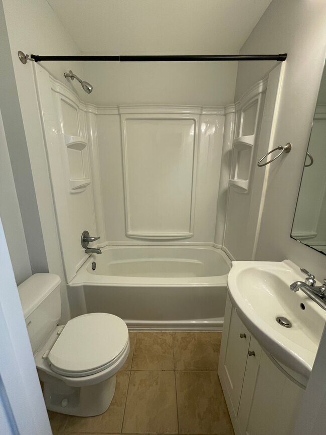 Building Photo - Sweet Spot in Carrboro! Inviting, updated 3br 2ba condo...Walk to Weaver St. & minutes to UNC