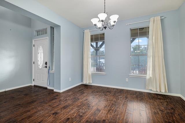 Building Photo - 931 W Cedar St