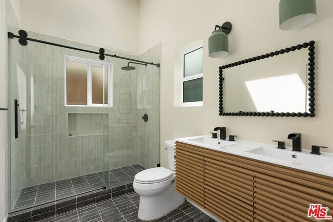 Building Photo - 8589 Rugby Dr