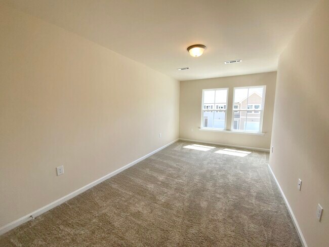 Building Photo - 836 Falls Grove Trl