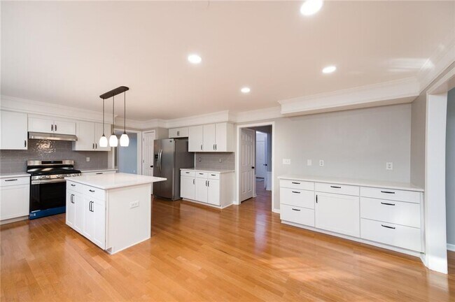 Building Photo - 6480 Stapleford Ln