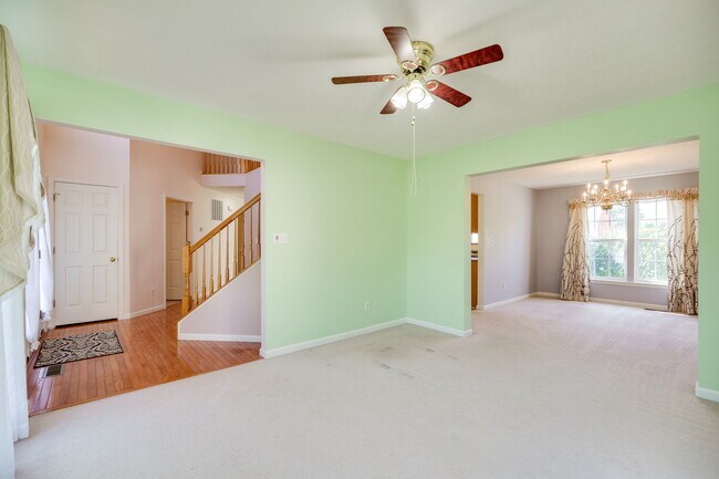 Building Photo - 2233 Oakbrook Blvd