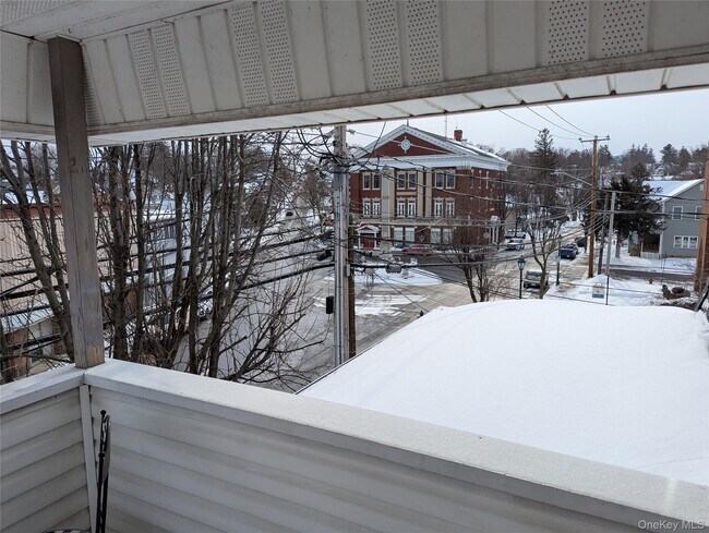 Building Photo - 11 Walnut St