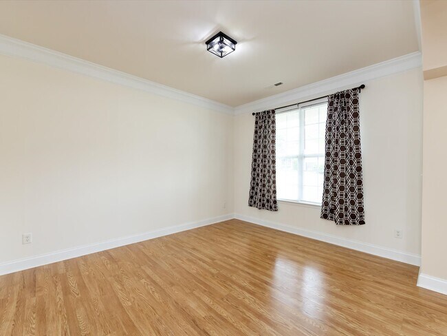 Building Photo - 10836 Clark Street