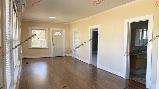 Building Photo - 927 Marion St