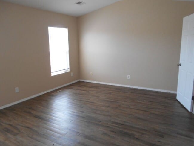 Building Photo - 3 bedroom, 3 bath townhome in Kiskadee Parke