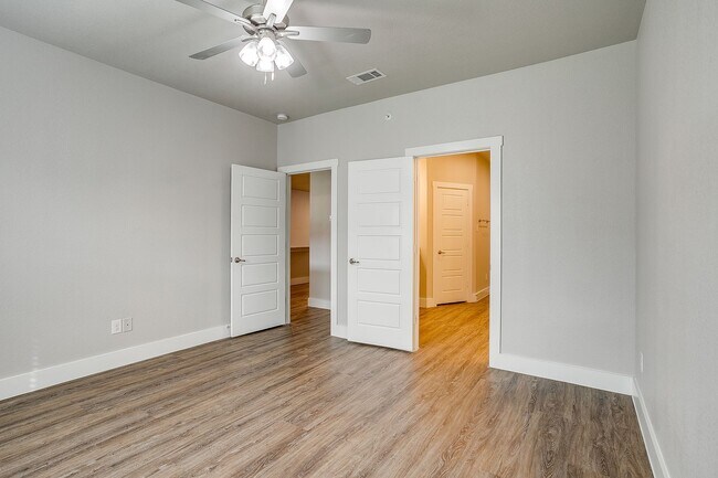 Building Photo - 396 Hemphill St