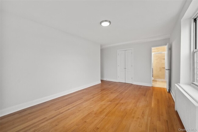 Building Photo - 730 Pelham Rd