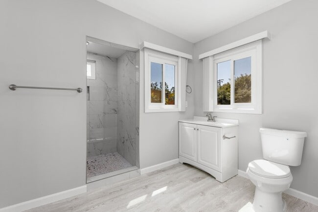 Building Photo - 1041 S Orange St